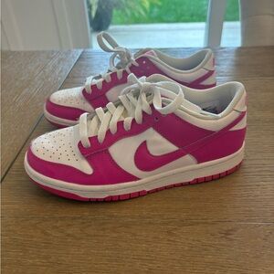 Nike boys youth size 5,5 Pink and White Sneakers